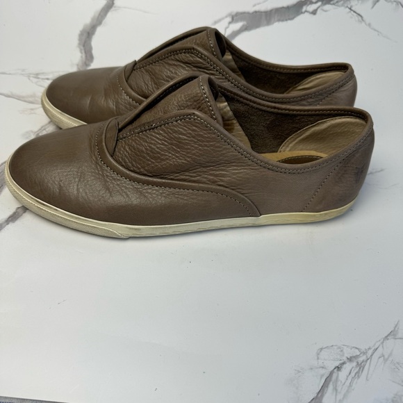 Frye Chambers Women’s Greige Leather Loafers #7200063 - Picture 2 of 8